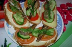 бутерброды со шпротами и огурцом